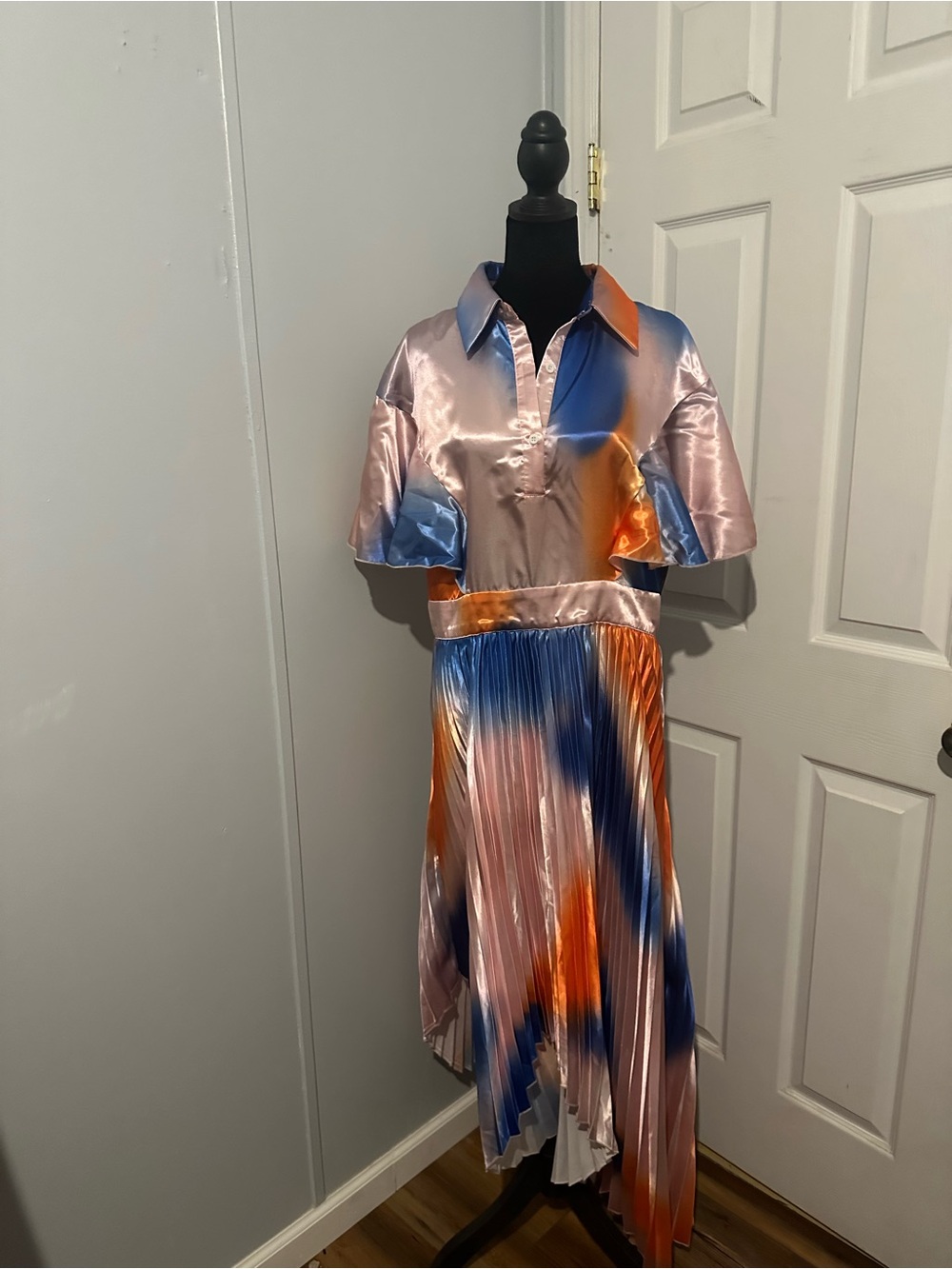SHEIN Multicolor Satin Asymmetrical Pleated Shirtdress in Pink, Blue & Orange - Picture 2 of 12